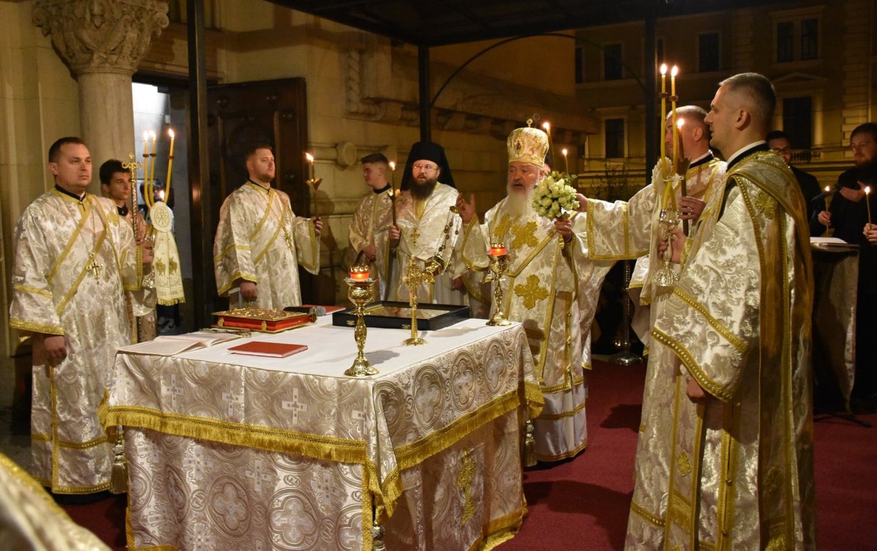 Mii de credincioși au primit Lumina Sfântă la Catedrala Mitropolitană din Cluj-Napoca 211053