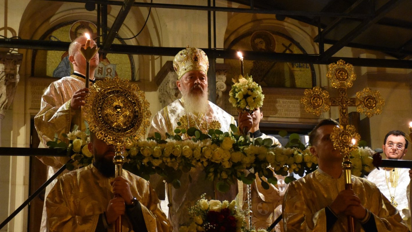 Mii de credincioși au primit Lumina Sfântă la Catedrala Mitropolitană din Cluj-Napoca 211056