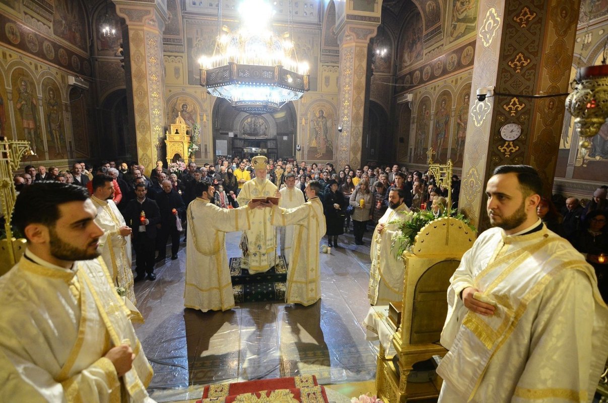 Învierea Domnului la Catedrala Arhiepiscopală din Târgoviște 211198