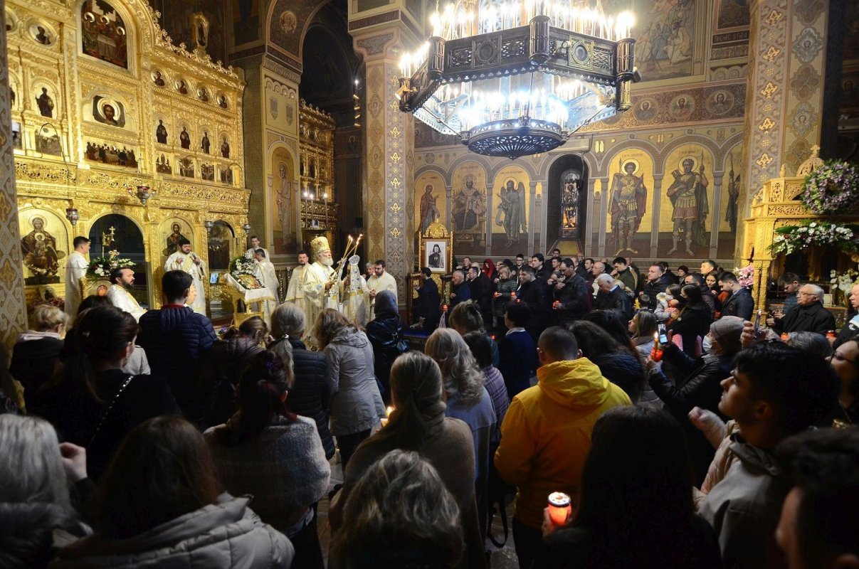 Învierea Domnului la Catedrala Arhiepiscopală din Târgoviște 211199