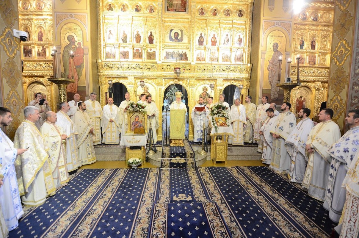 Învierea Domnului la Catedrala Arhiepiscopală din Târgoviște 211200