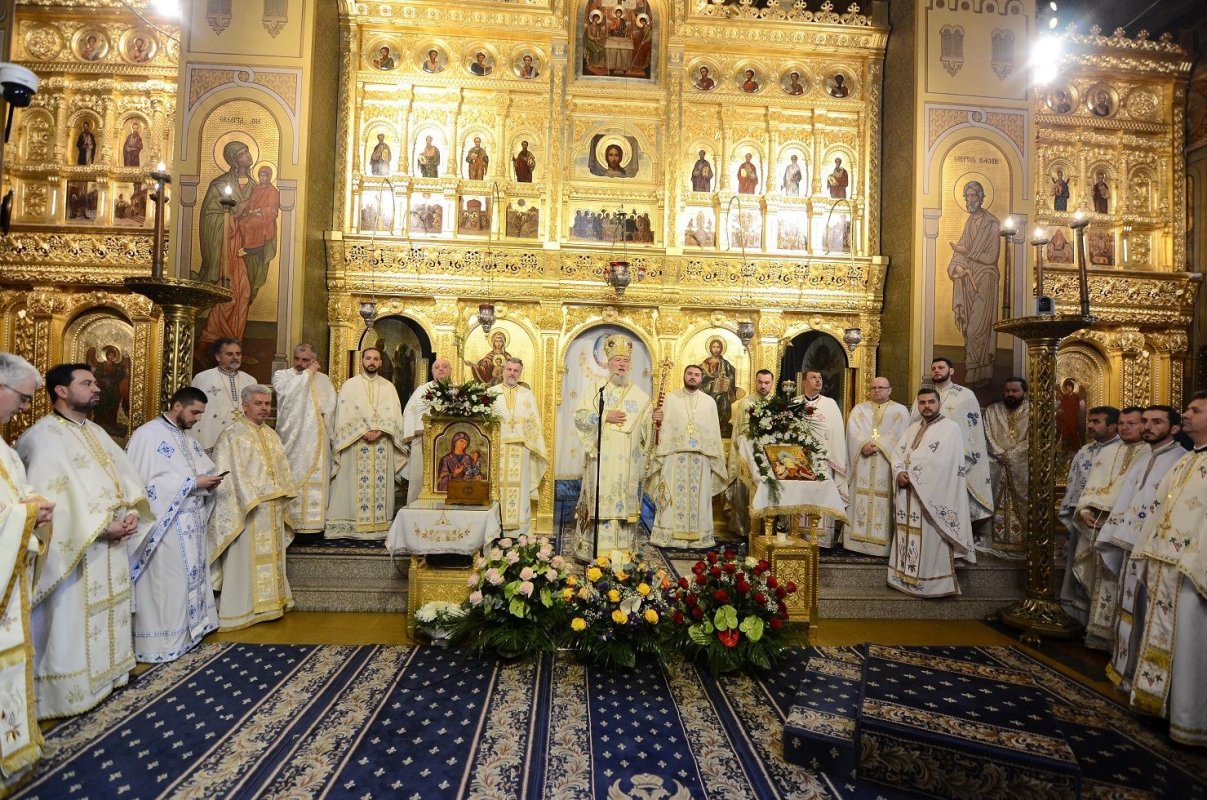 Învierea Domnului la Catedrala Arhiepiscopală din Târgoviște 211201