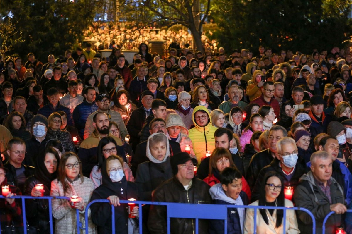 Lumină și bucurie, de Sfintele Paști, pentru credincioșii din Buzău 211210