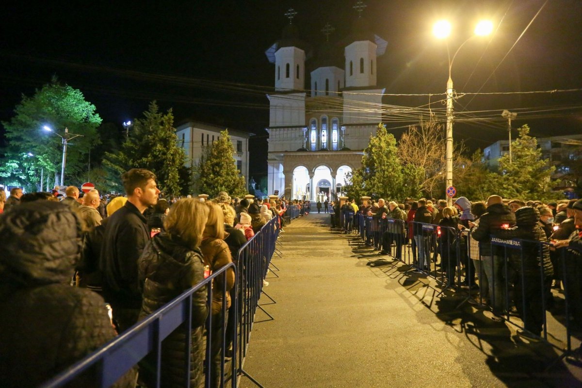 Lumină și bucurie, de Sfintele Paști, pentru credincioșii din Buzău 211212