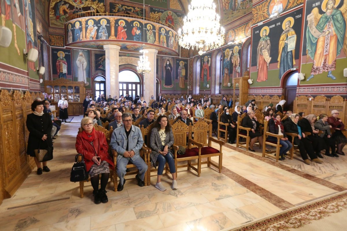 Lumină și bucurie, de Sfintele Paști, pentru credincioșii din Buzău 211216