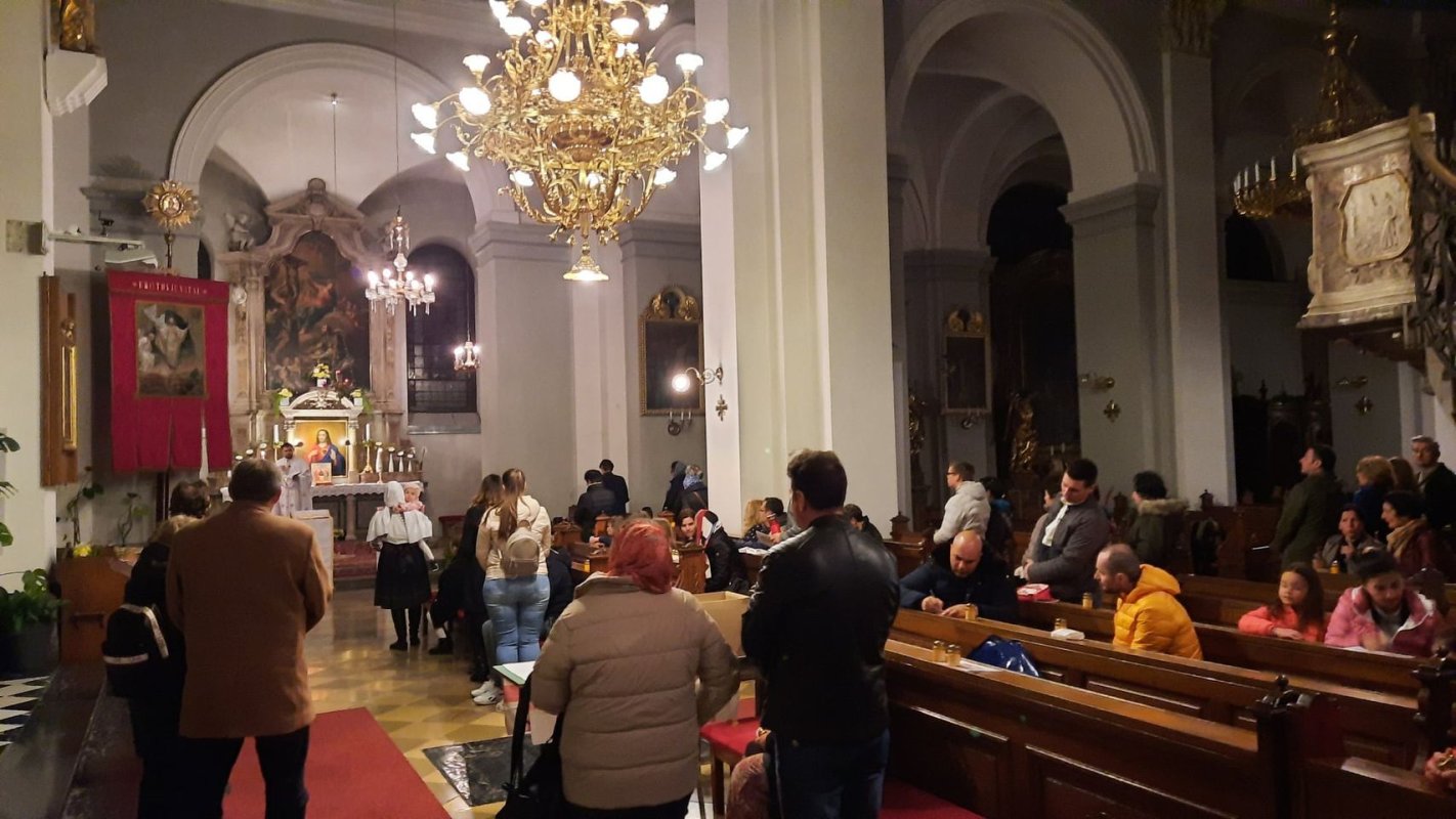 Prima slujbă de Paști pentru românii ortodocși din Slovenia 211235