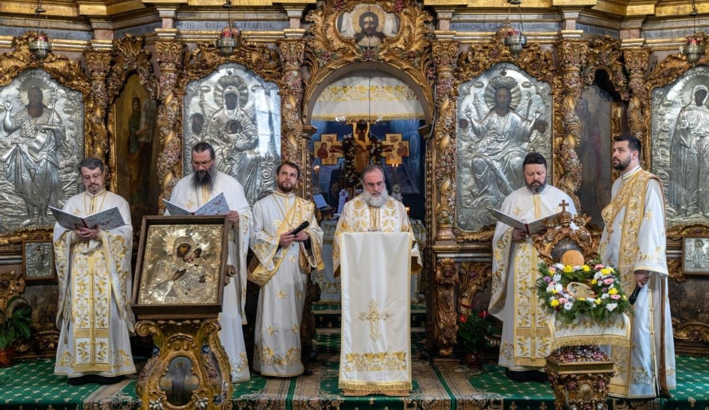 Vecernia Învierii Domnului la Catedrala Arhiepiscopală din Roman 211351