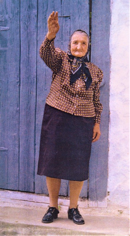 Cămașa pentru ieșitul la horă în a doua zi de Paști   211381