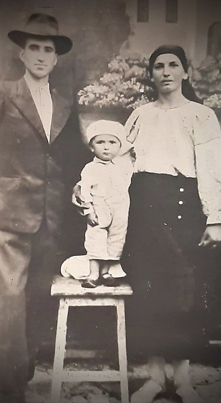 Cămașa pentru ieșitul la horă în a doua zi de Paști   211382