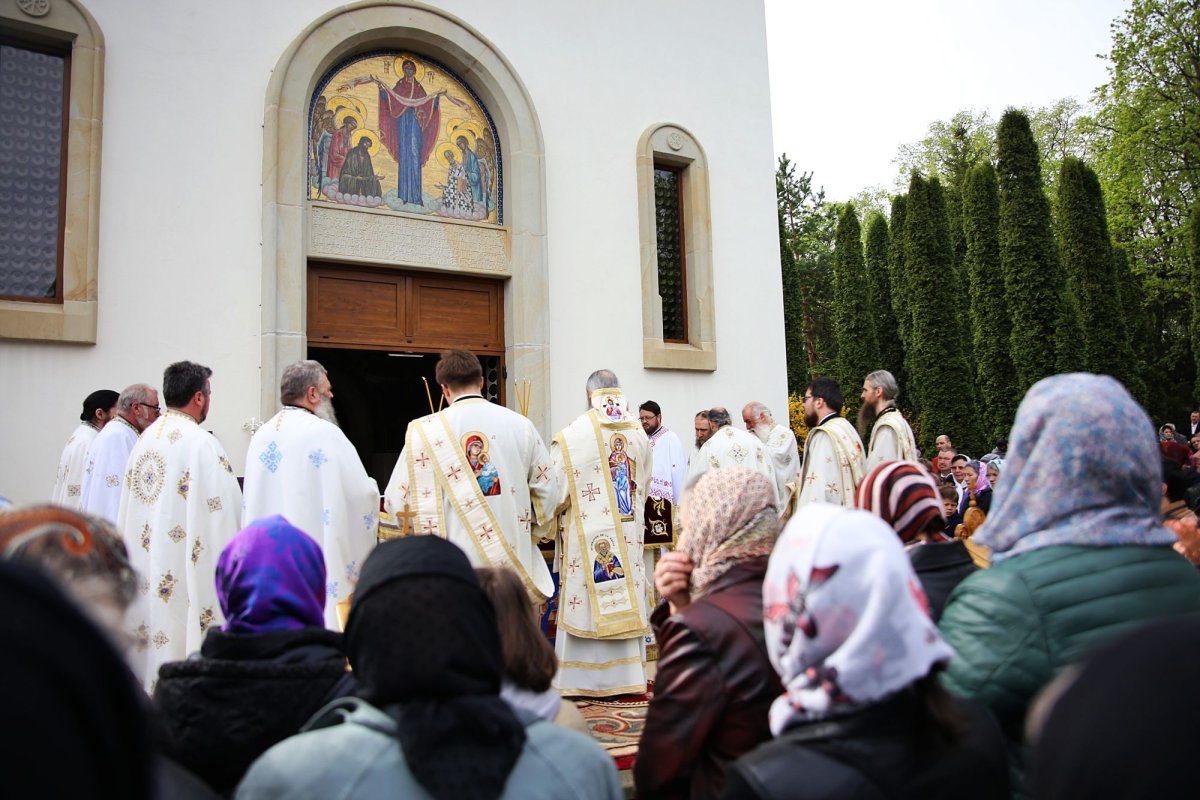 Mitropolitul Moldovei și Bucovinei la hramul municipiului Botoșani 211561