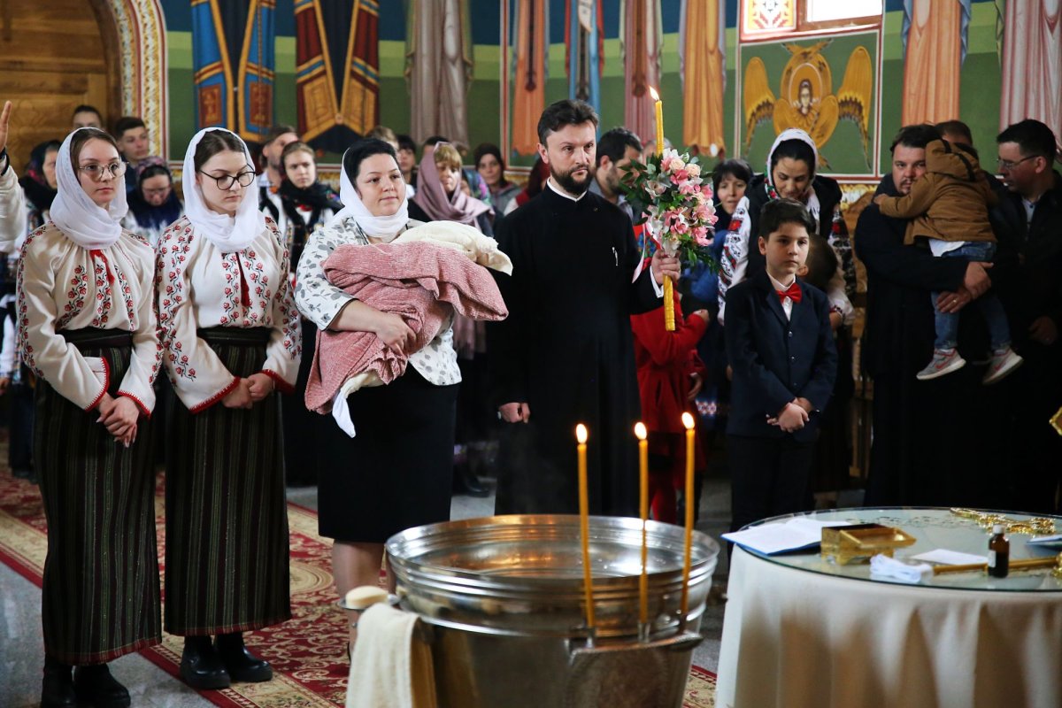 Mitropolitul Moldovei și Bucovinei la hramul municipiului Botoșani 211583