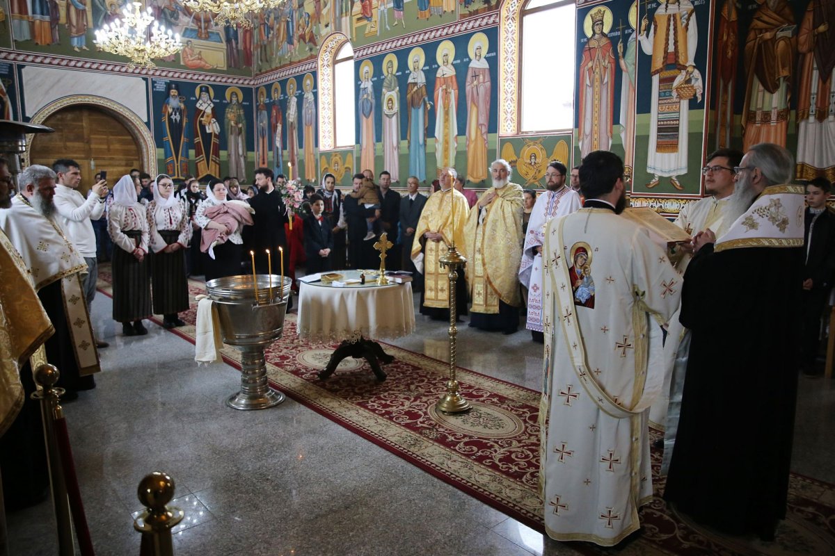 Mitropolitul Moldovei și Bucovinei la hramul municipiului Botoșani 211584