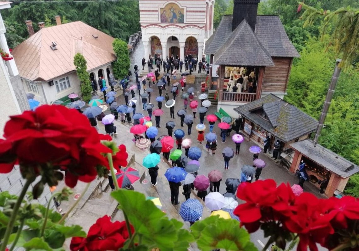 Rugăciune, ordine și filantropie 211374