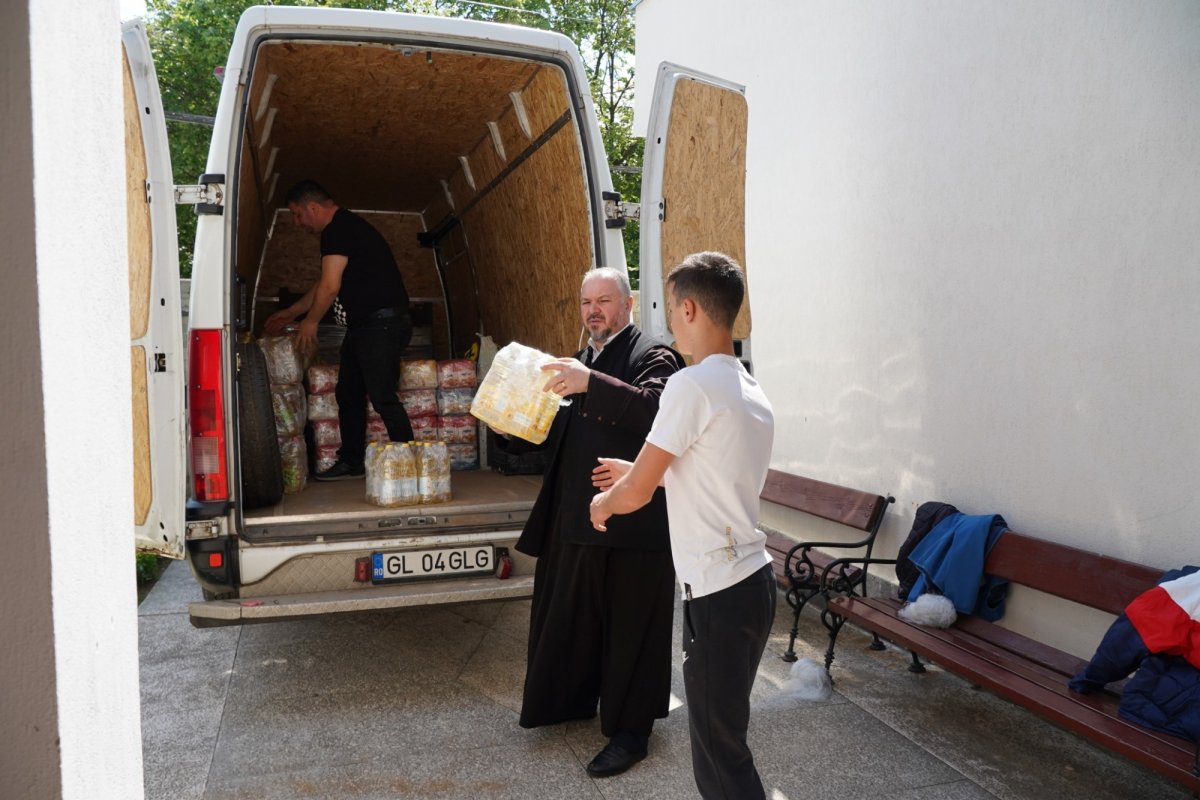 Transport cu ajutoare pentru ucraineni de la o parohie gălățeană 211633