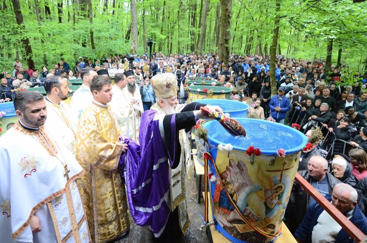 Izvorul Tămăduirii prăznuit în eparhii din Muntenia și Dobrogea 212012