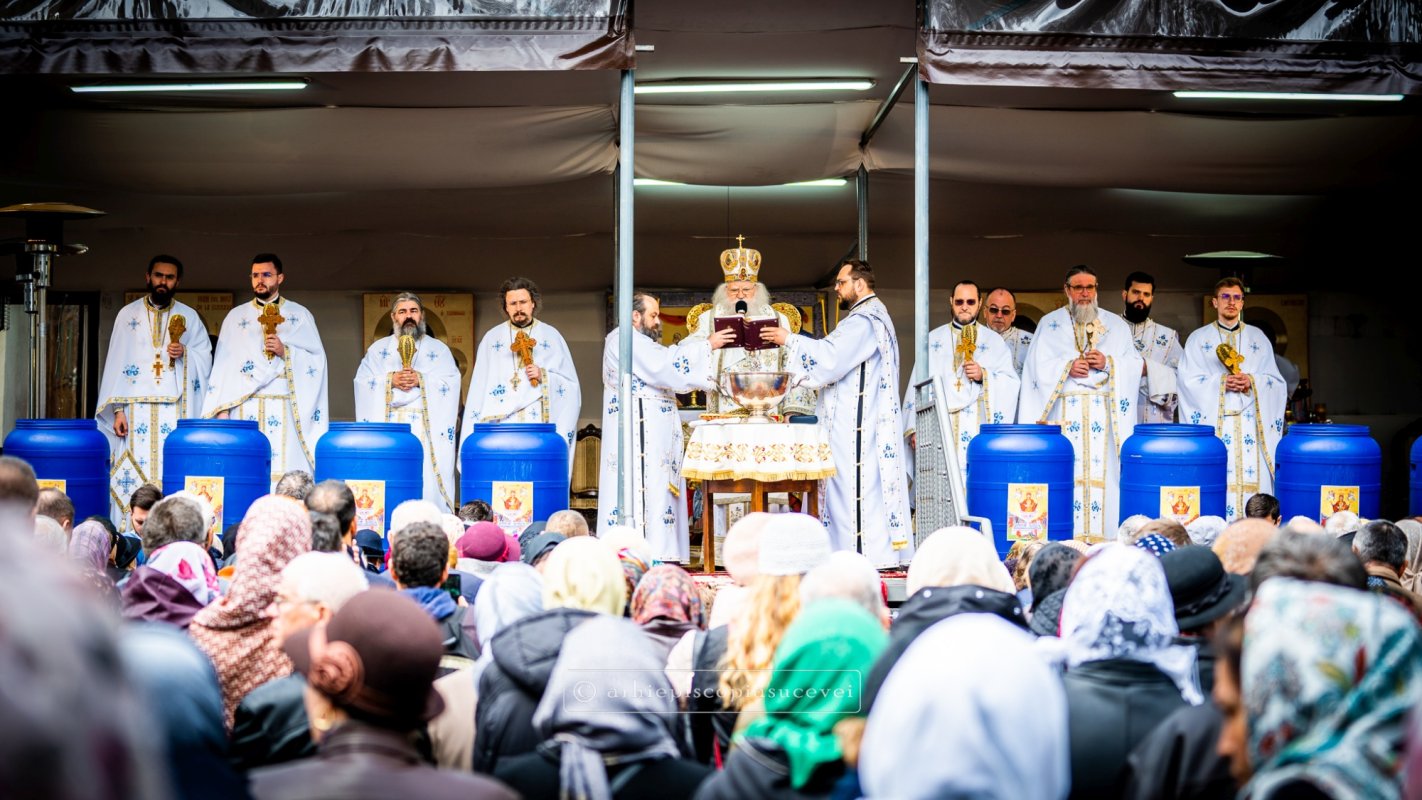 Liturghie și pelerinaj spre Izvorul Sfântului Ioan cel Nou la Suceava 212061