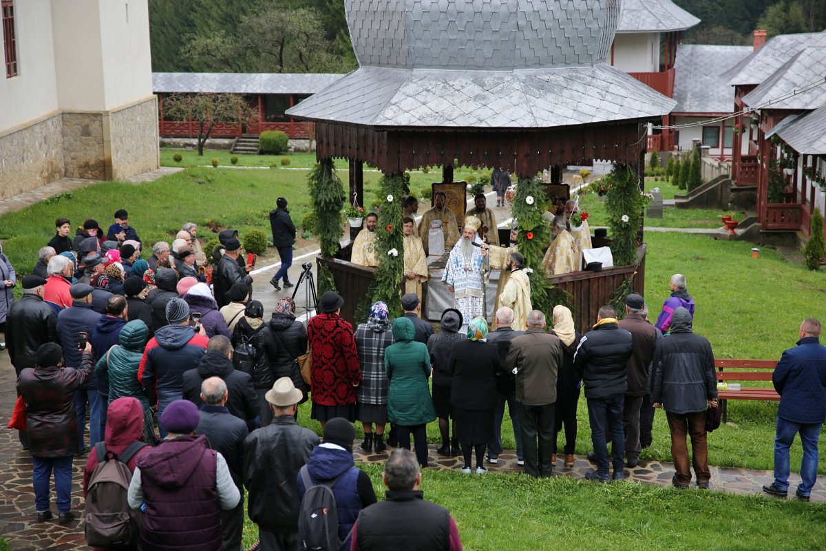 „Să vă rugați lui Dumnezeu și Maicii Domnului pentru pace” 212056