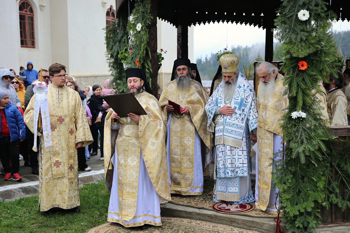 „Să vă rugați lui Dumnezeu și Maicii Domnului pentru pace” 212057