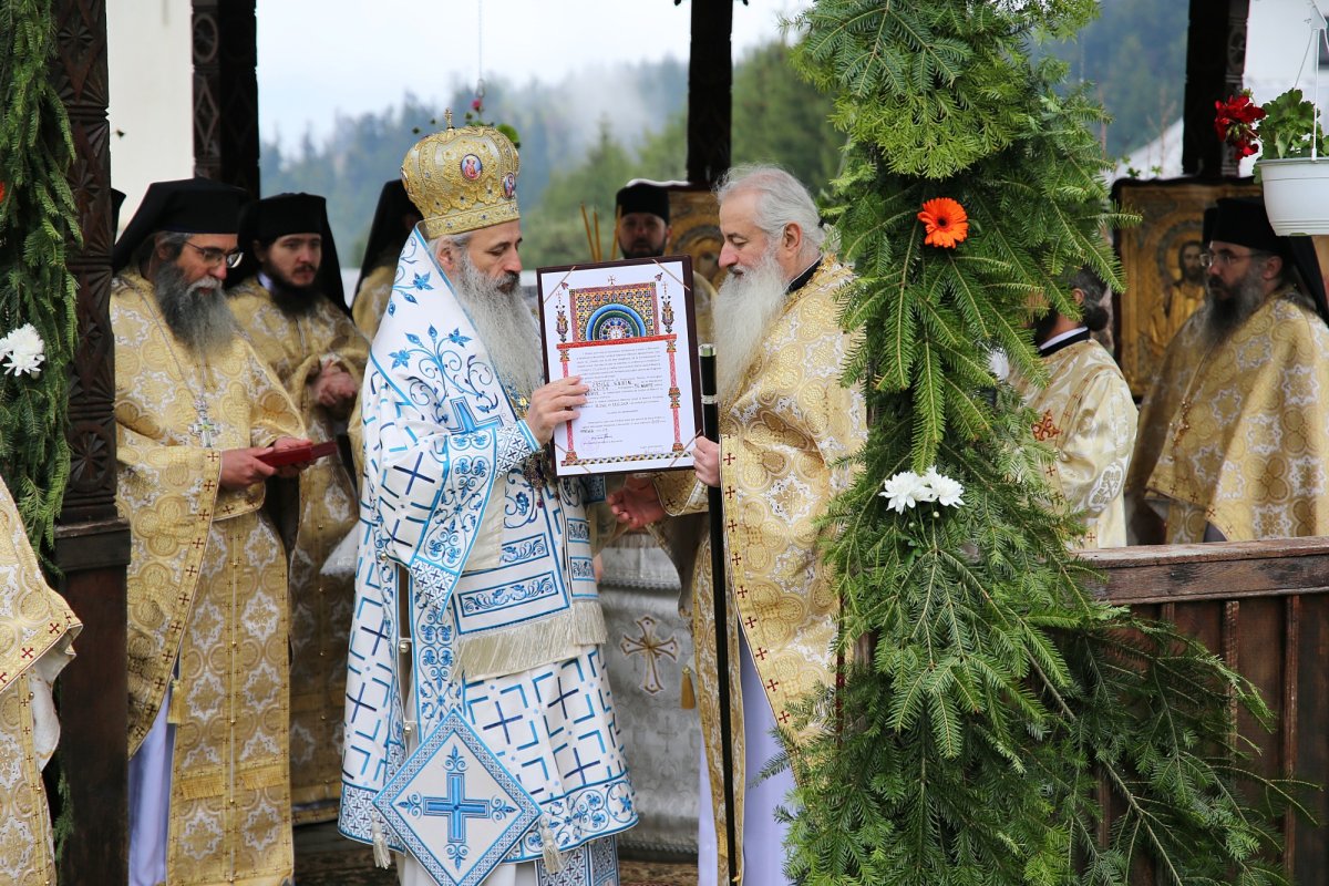 „Să vă rugați lui Dumnezeu și Maicii Domnului pentru pace” 212058