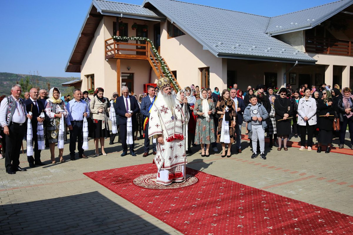 O biserică din 1849, resfințită de Mitropolitul Moldovei și Bucovinei 212092