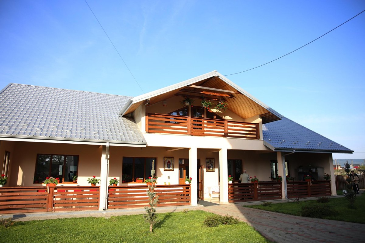 O biserică din 1849, resfințită de Mitropolitul Moldovei și Bucovinei 212095