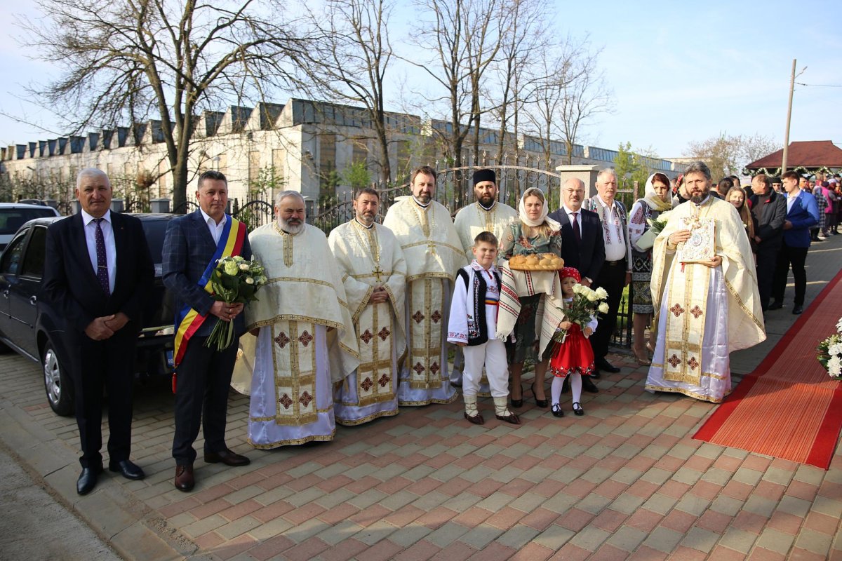 O biserică din 1849, resfințită de Mitropolitul Moldovei și Bucovinei 212096