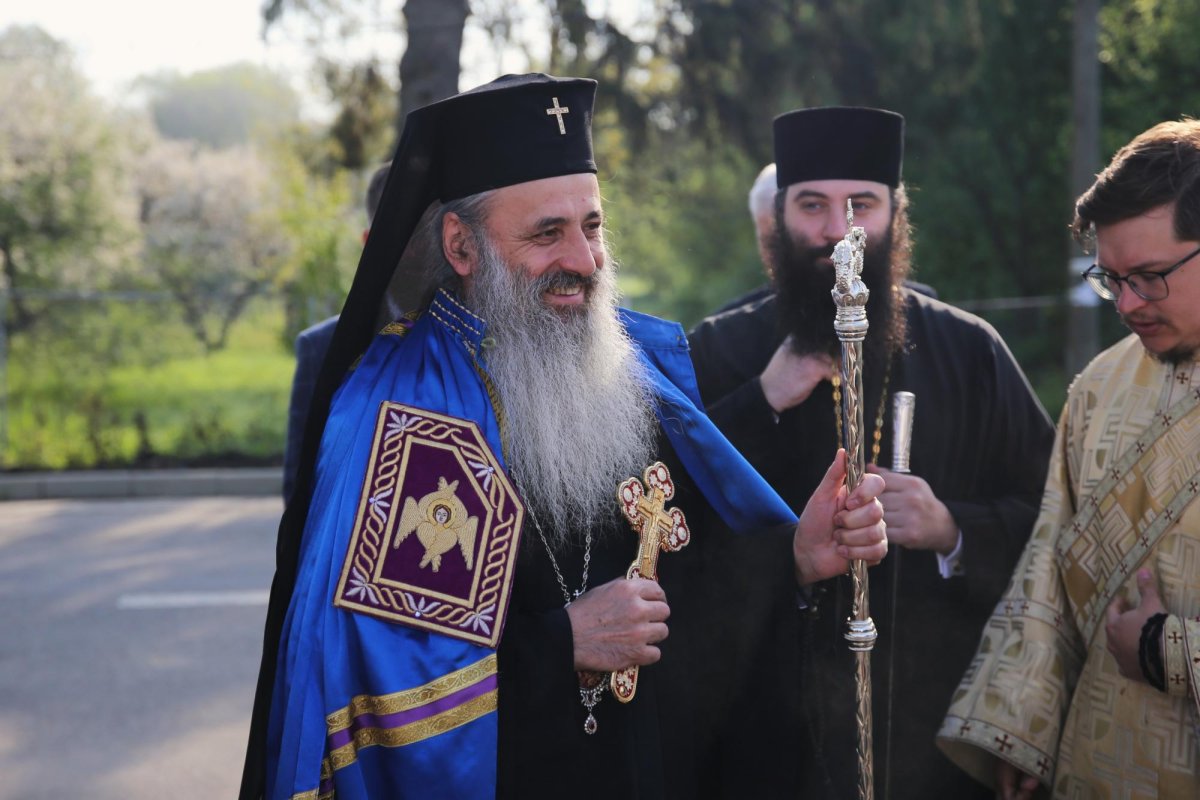 O biserică din 1849, resfințită de Mitropolitul Moldovei și Bucovinei 212099