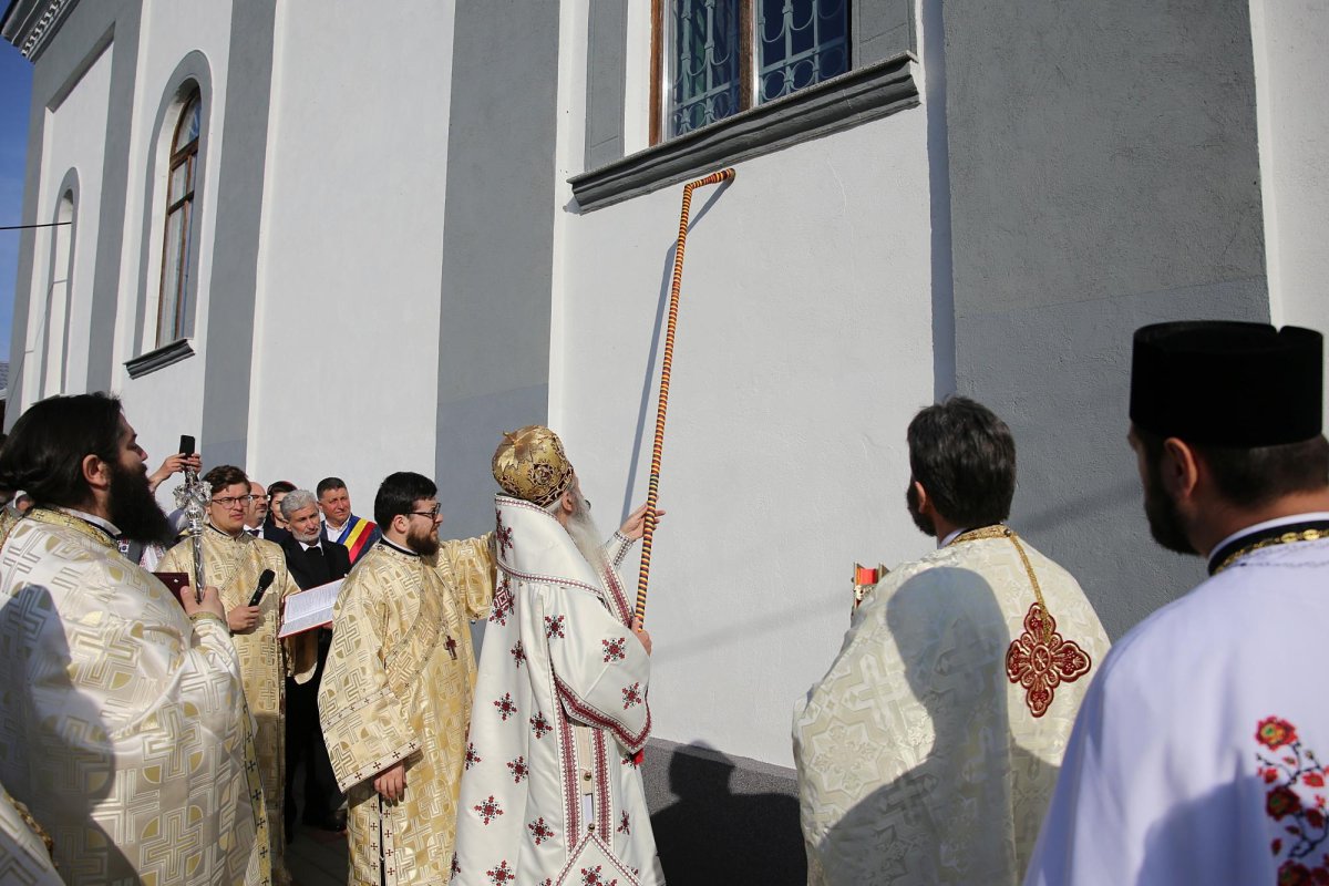 O biserică din 1849, resfințită de Mitropolitul Moldovei și Bucovinei 212102