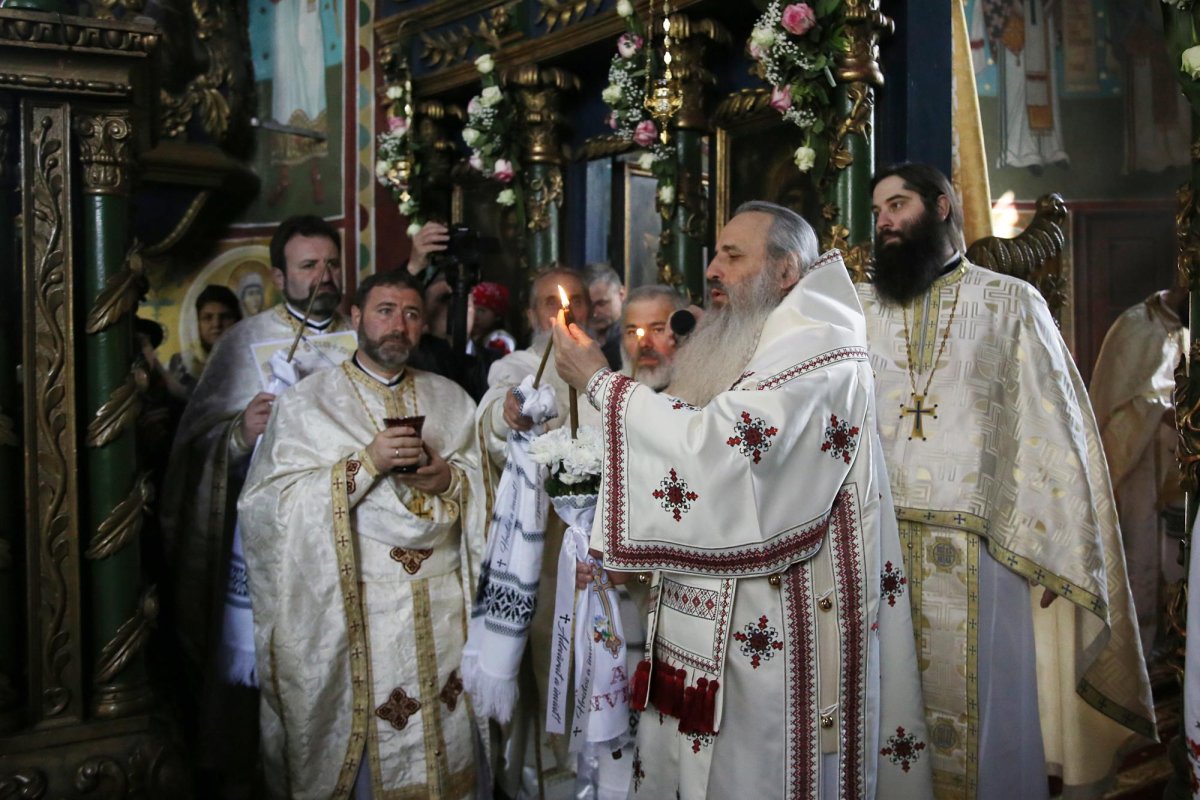 O biserică din 1849, resfințită de Mitropolitul Moldovei și Bucovinei 212106