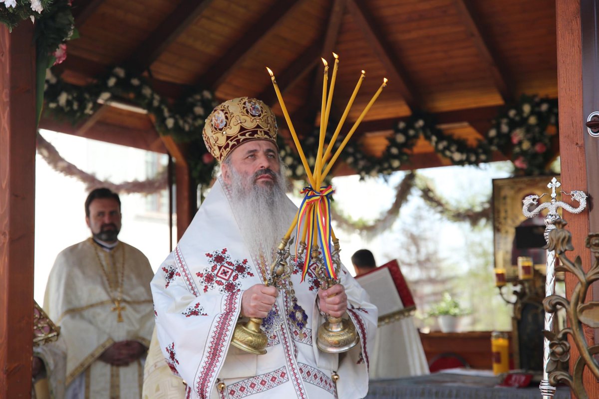 O biserică din 1849, resfințită de Mitropolitul Moldovei și Bucovinei 212112