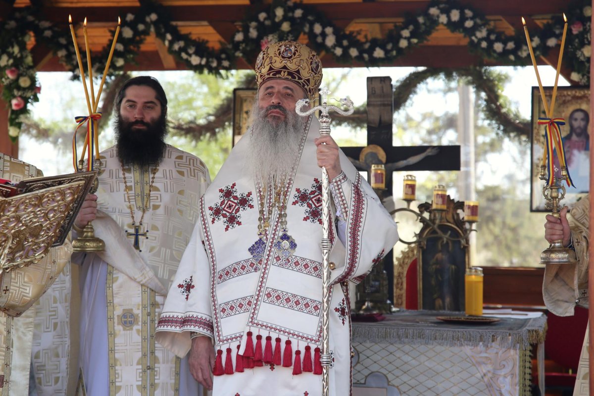 O biserică din 1849, resfințită de Mitropolitul Moldovei și Bucovinei 212113