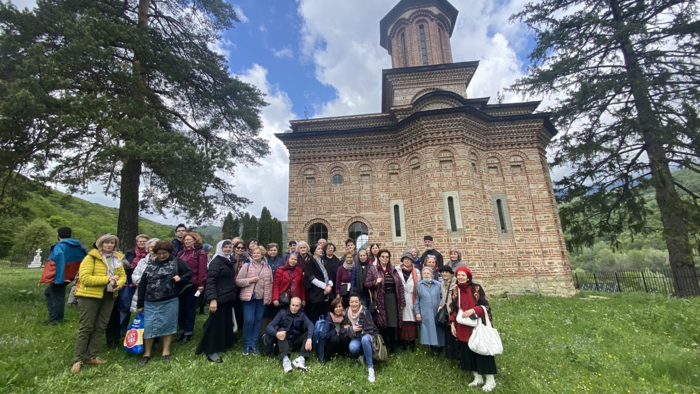 Pelerinaj în lumina hramului Bisericii Mavrogheni 212190