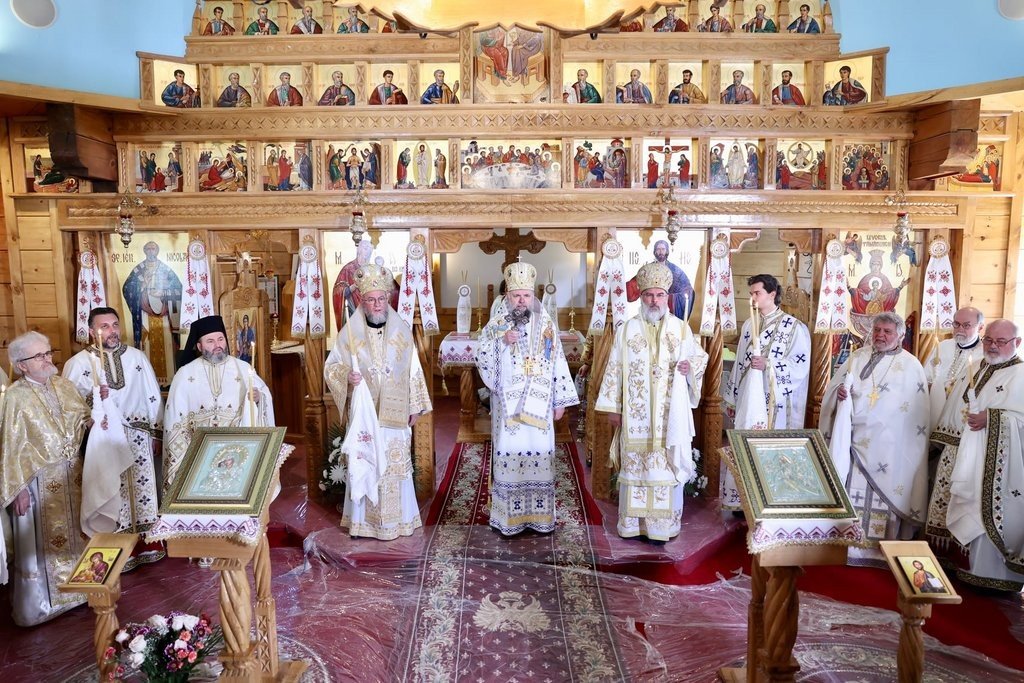 Sfințirea unei noi biserici românești de pe pământ american 212184