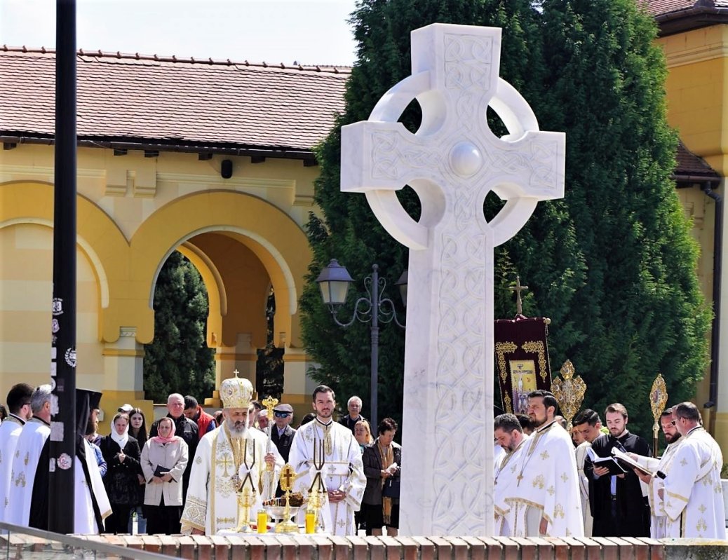 Liturghie și procesiune la catedrala din Alba Iulia 212227