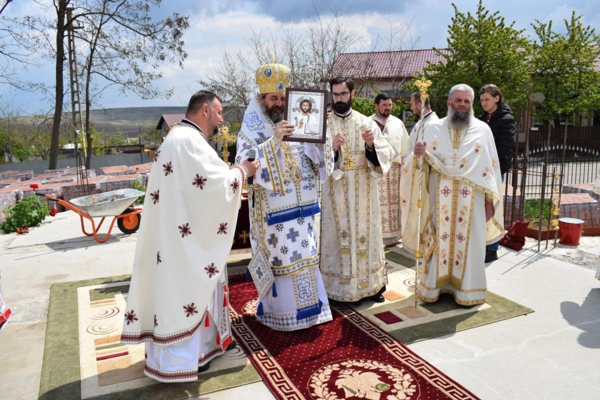 Binecuvântări arhierești în două parohii din Botoșani 212324