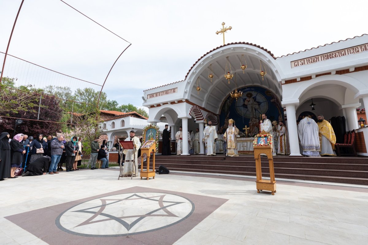 Pelerinaj la hramul Mănăstirii Pantocrator din Drăgăneşti‑Vlaşca 213004