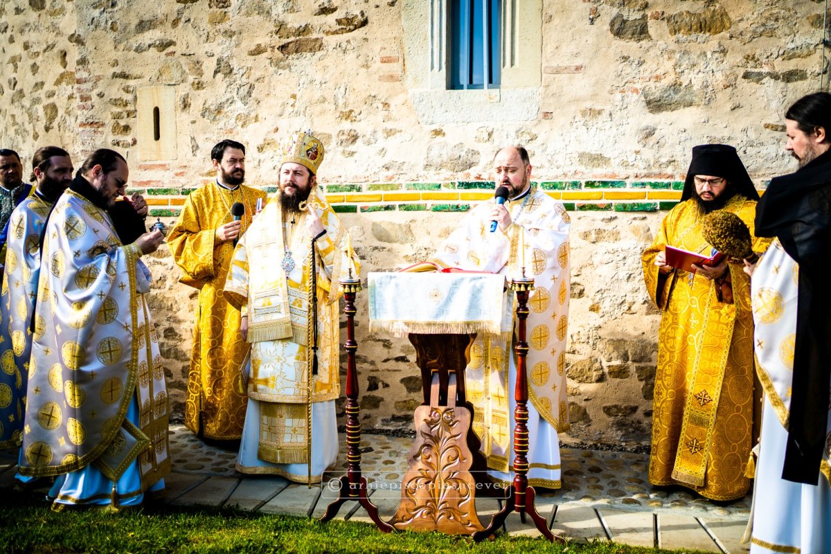 Revărsare de lumină și har la Mănăstirea Dragomirna 213040