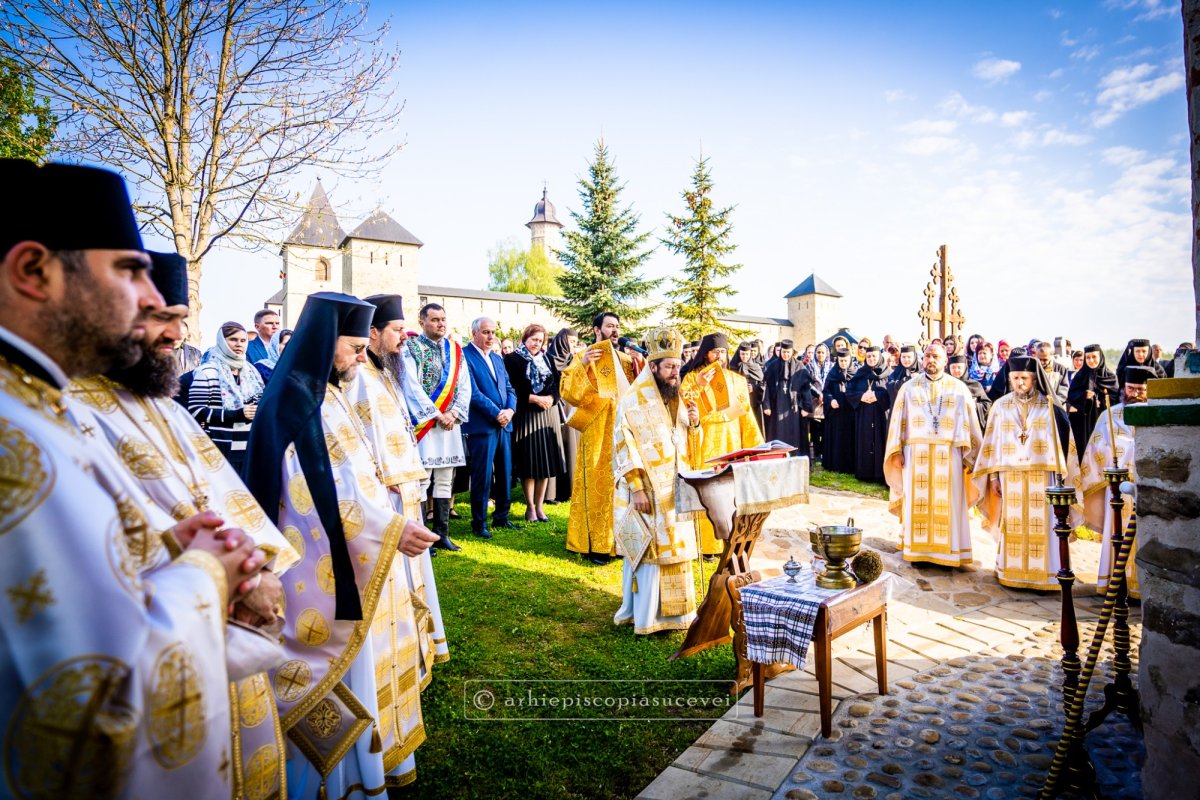 Revărsare de lumină și har la Mănăstirea Dragomirna 213042