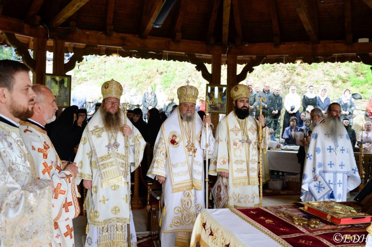 Sobor de arhierei la hramul Mănăstirii Prislop, Hunedoara 212937