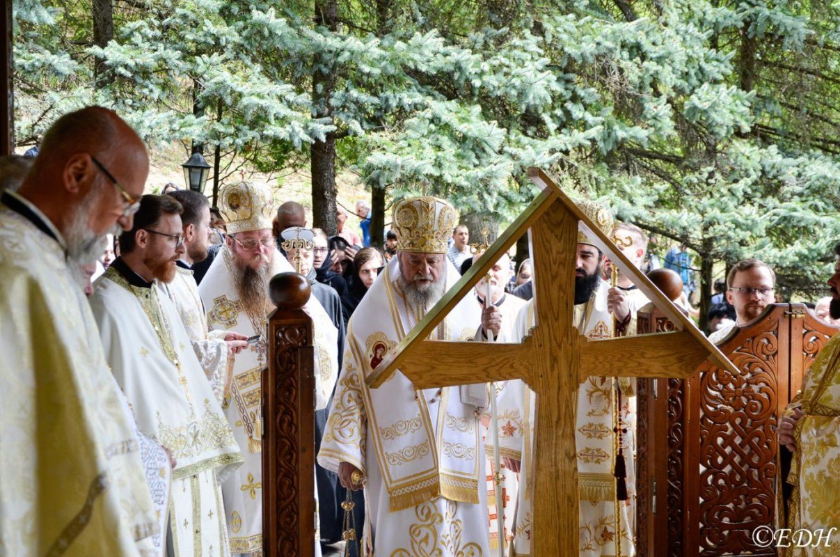 Sobor de arhierei la hramul Mănăstirii Prislop, Hunedoara 212940