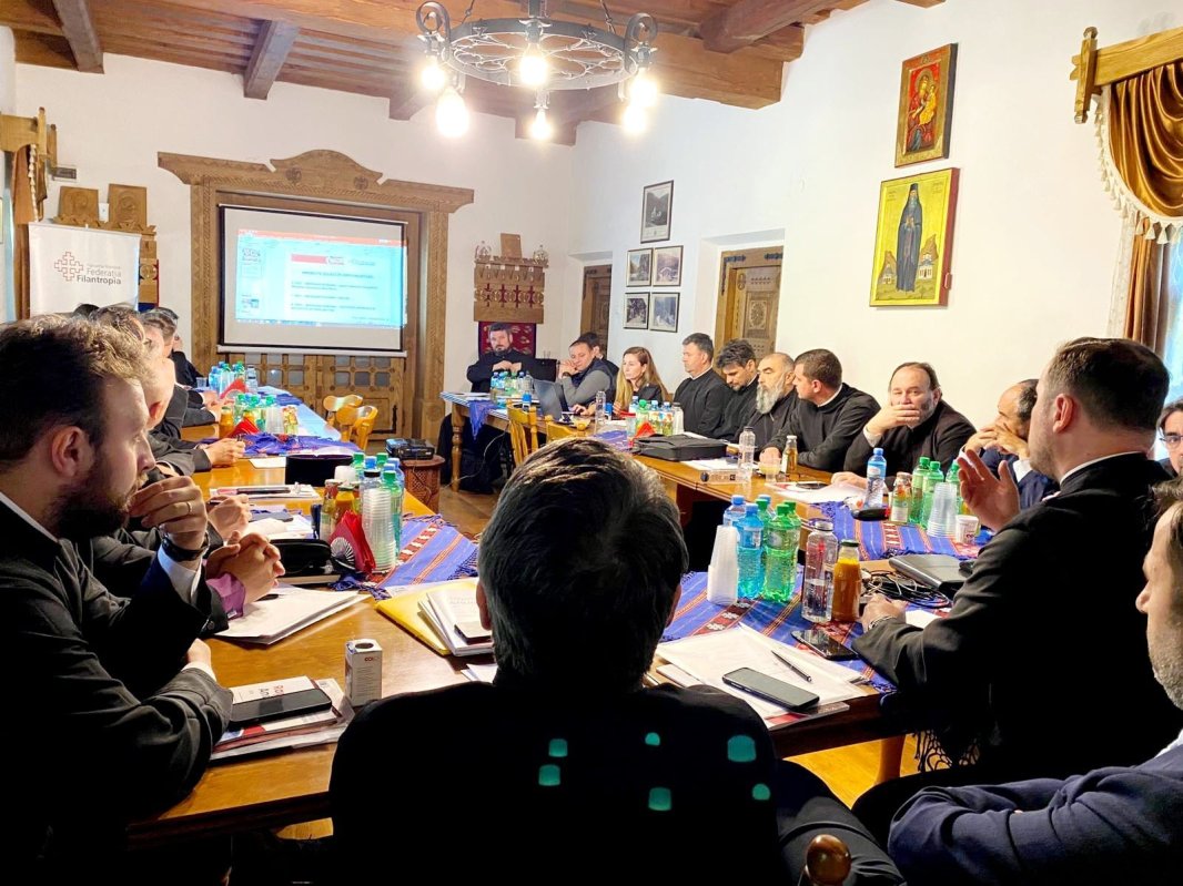 Adunarea Generală a Federației Filantropia la Mănăstirea Lainici 213366