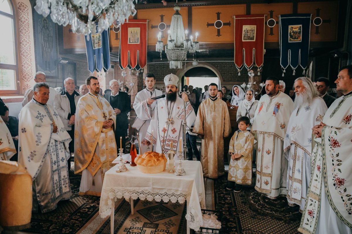Slujiri arhiereşti în judeţul Cluj 213308
