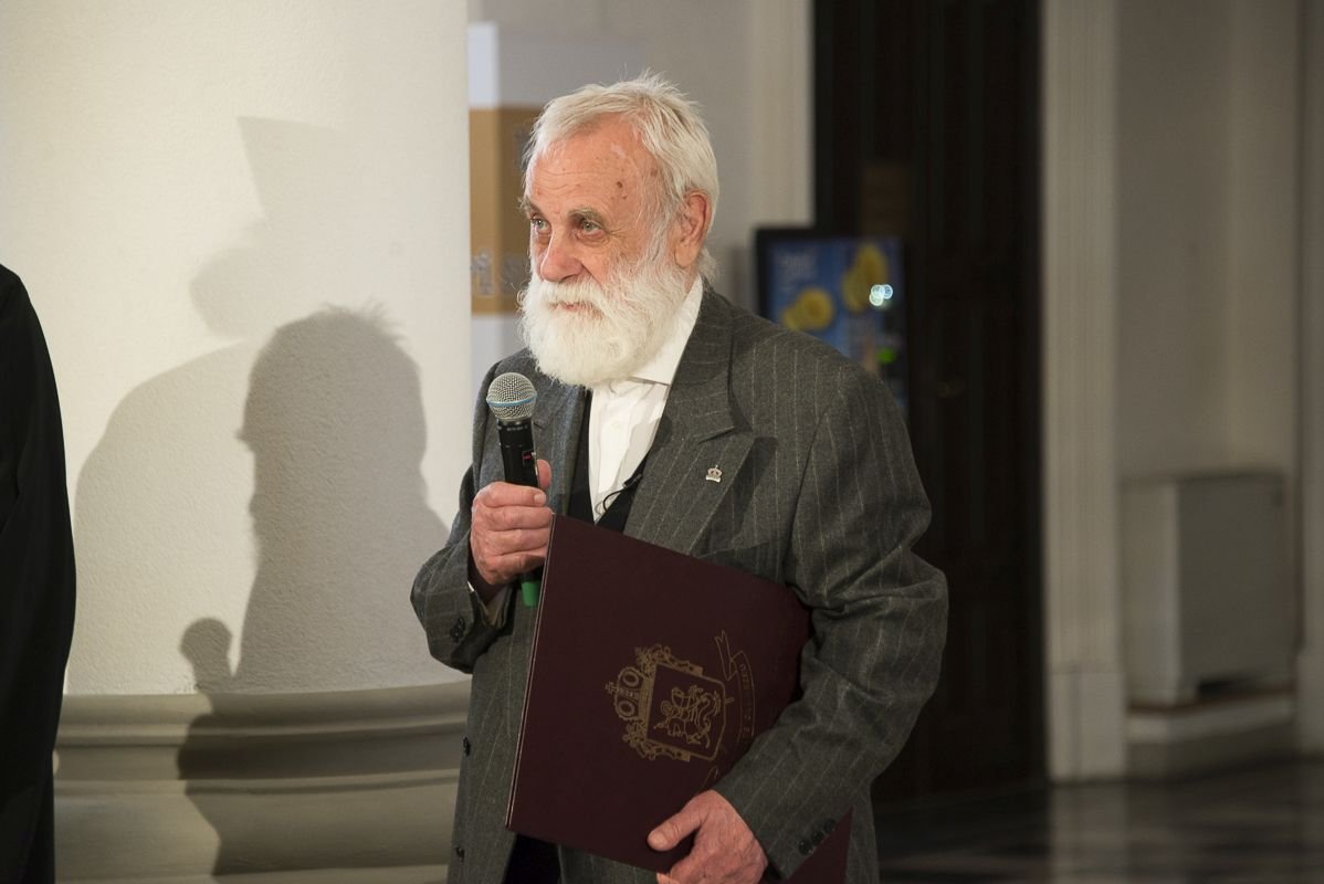 Crucea Moldavă oferită maestrului Ștefan Câlția la Iași 213567