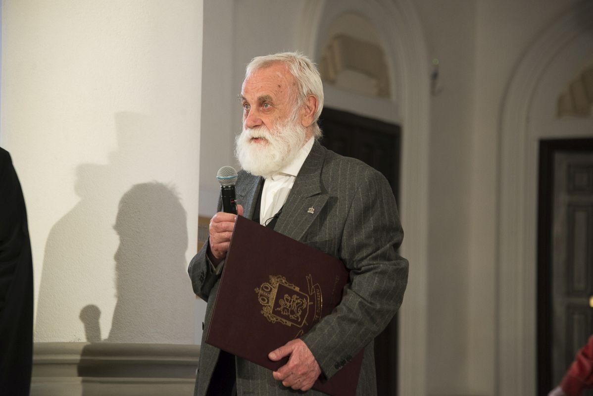 Crucea Moldavă oferită maestrului Ștefan Câlția la Iași 213568