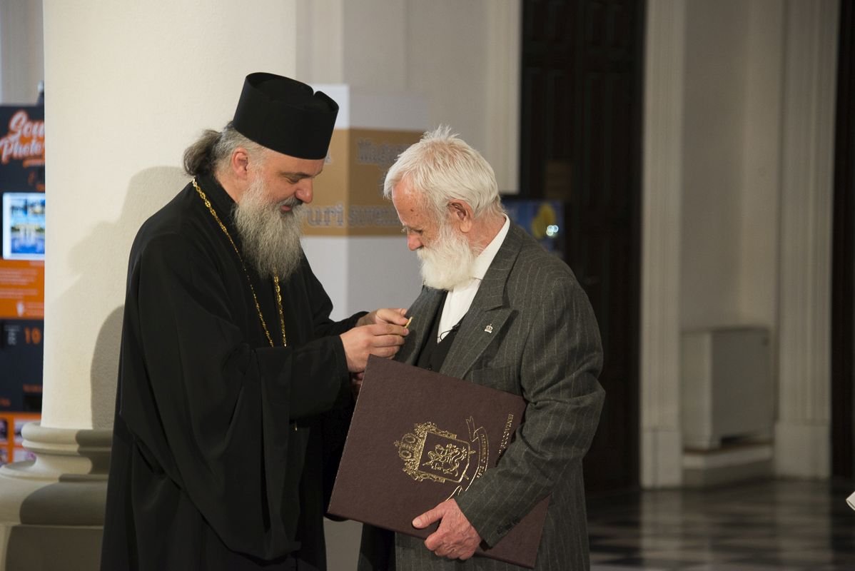 Crucea Moldavă oferită maestrului Ștefan Câlția la Iași 213580