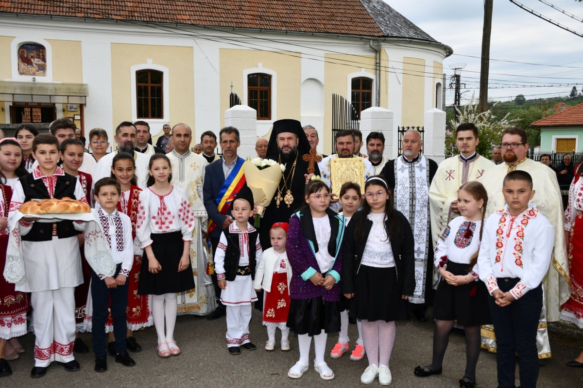 Slujire arhierească în Parohia Bănia din Eparhia Banatului Montan 213534