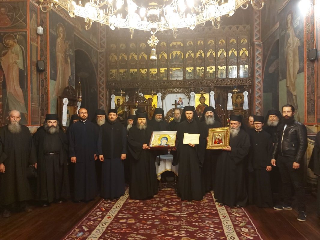Schitul Poiana Pustnicului a primit veșmântul Sfântului Cuvios Dimitrie Cel Nou 213668