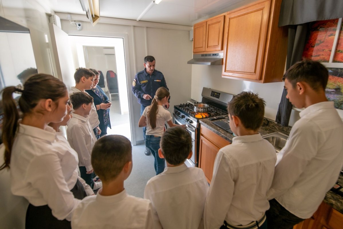 Mii de copii, învățaţi să reacţioneze  în caz de cutremur, incendii, inundații 213686