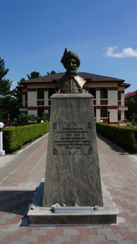 Sfințirea Bisericii Martirilor și Mărturisitorilor din temnițele comuniste la Târgu Ocna 213873