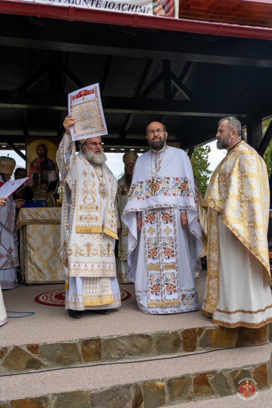 Sfințirea Bisericii Martirilor și Mărturisitorilor din temnițele comuniste la Târgu Ocna 213874